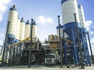 240攪拌機(jī)每盤打多少方，240混凝土攪拌站多少錢